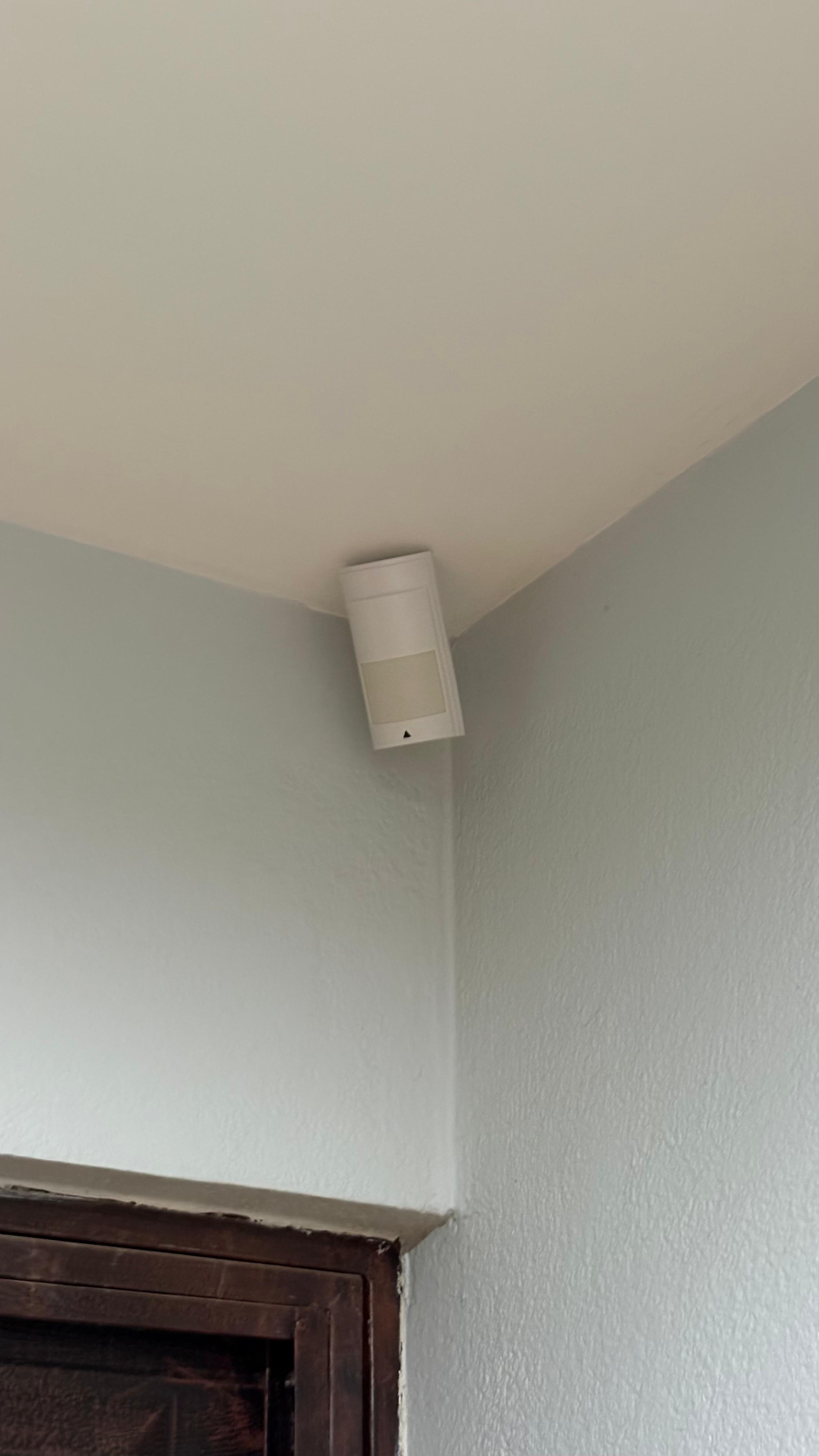 Instalación de sensores y alarmas